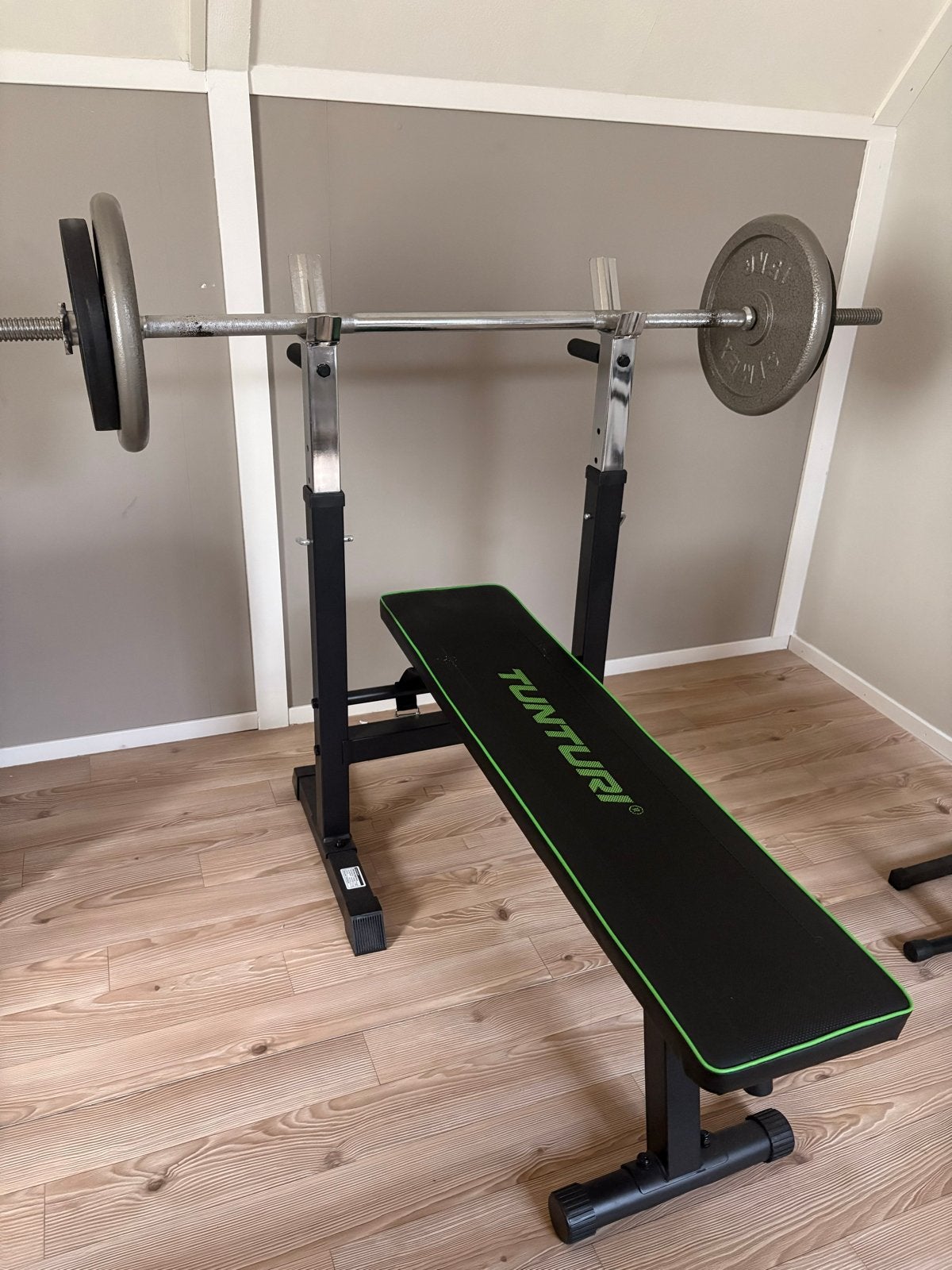 Tunturi Fitnessbank met halterstang en gewichten, Sport en Fitness, Fitnessmaterialen, Ophalen of Verzenden, Gebruikt, Borst, Fitnessbank