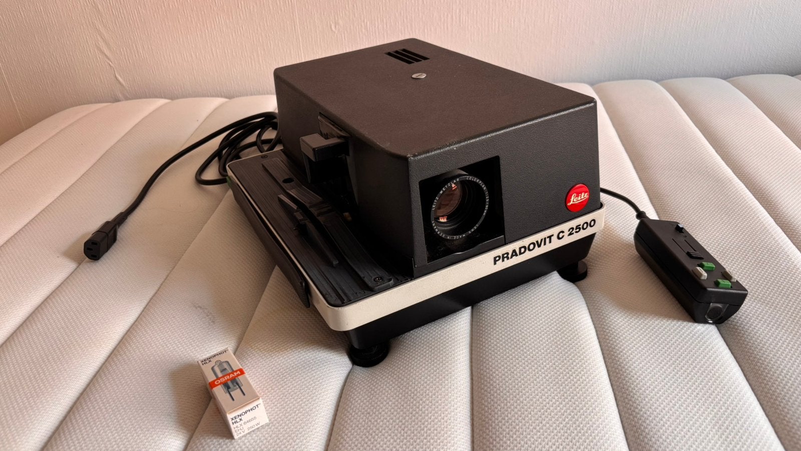 Leitz Pradovit diaprojector C2500 met glas objectief, Ophalen, Gebruikt