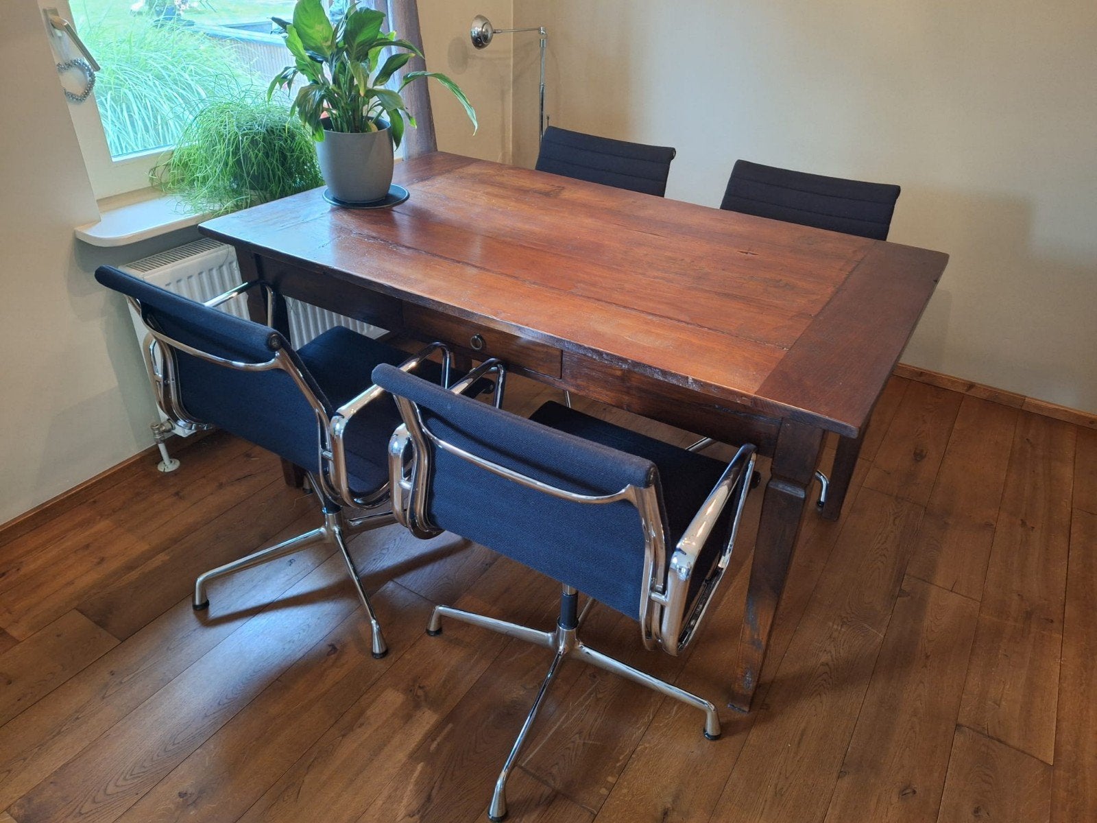 4 x Vitra Aluminium stoel EA 108 - Zwart Hopsak, Ophalen, Zwart, Zo goed als nieuw, Metaal