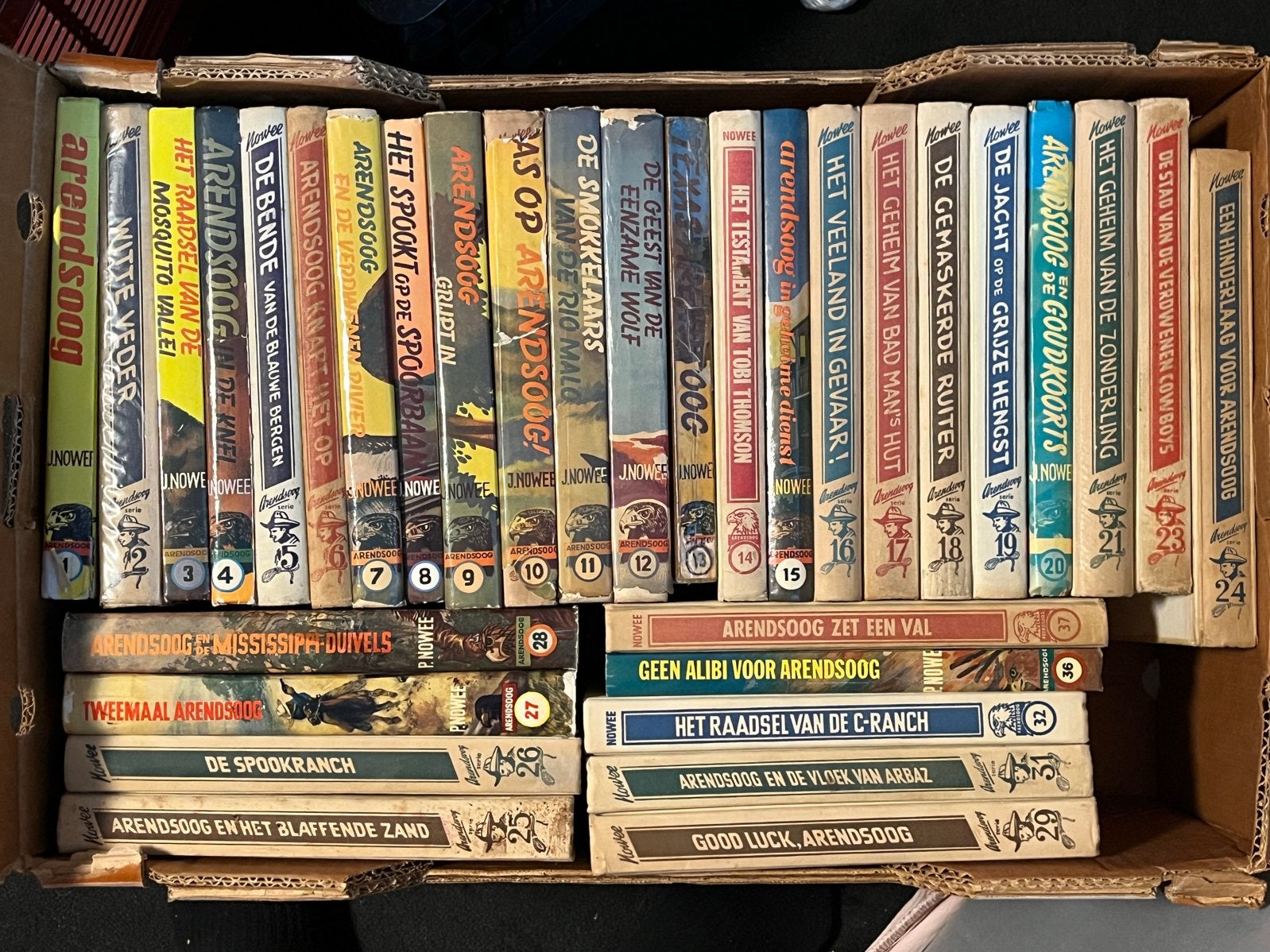 43 Arendsoog boeken - J. Nowee, Ophalen of Verzenden, Gelezen
