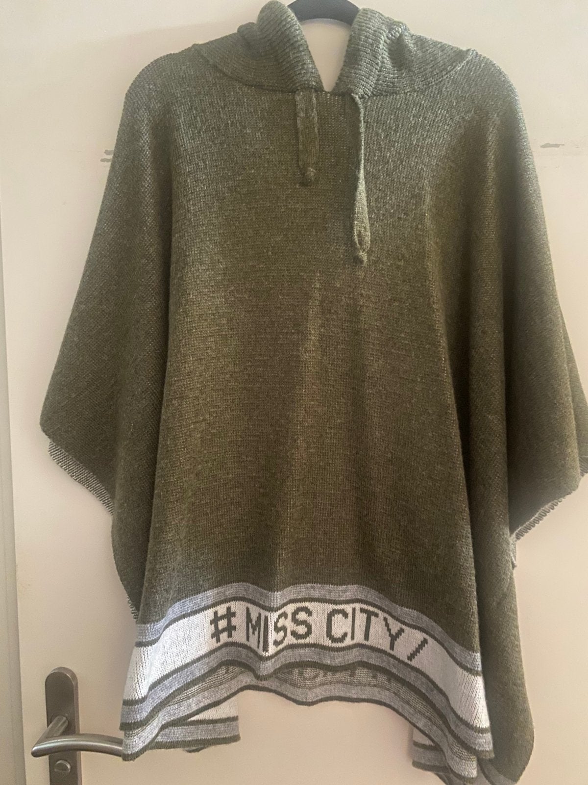 Mooie Miss City poncho trui met capuchon, Verzenden, Nieuw, Groen