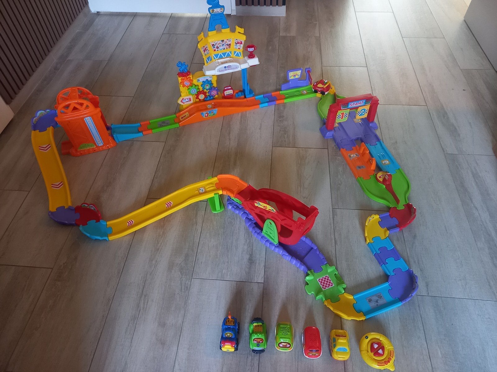 toet toet baan incl handleiding en auto's, Ophalen, Gebruikt, 2 tot 4 jaar