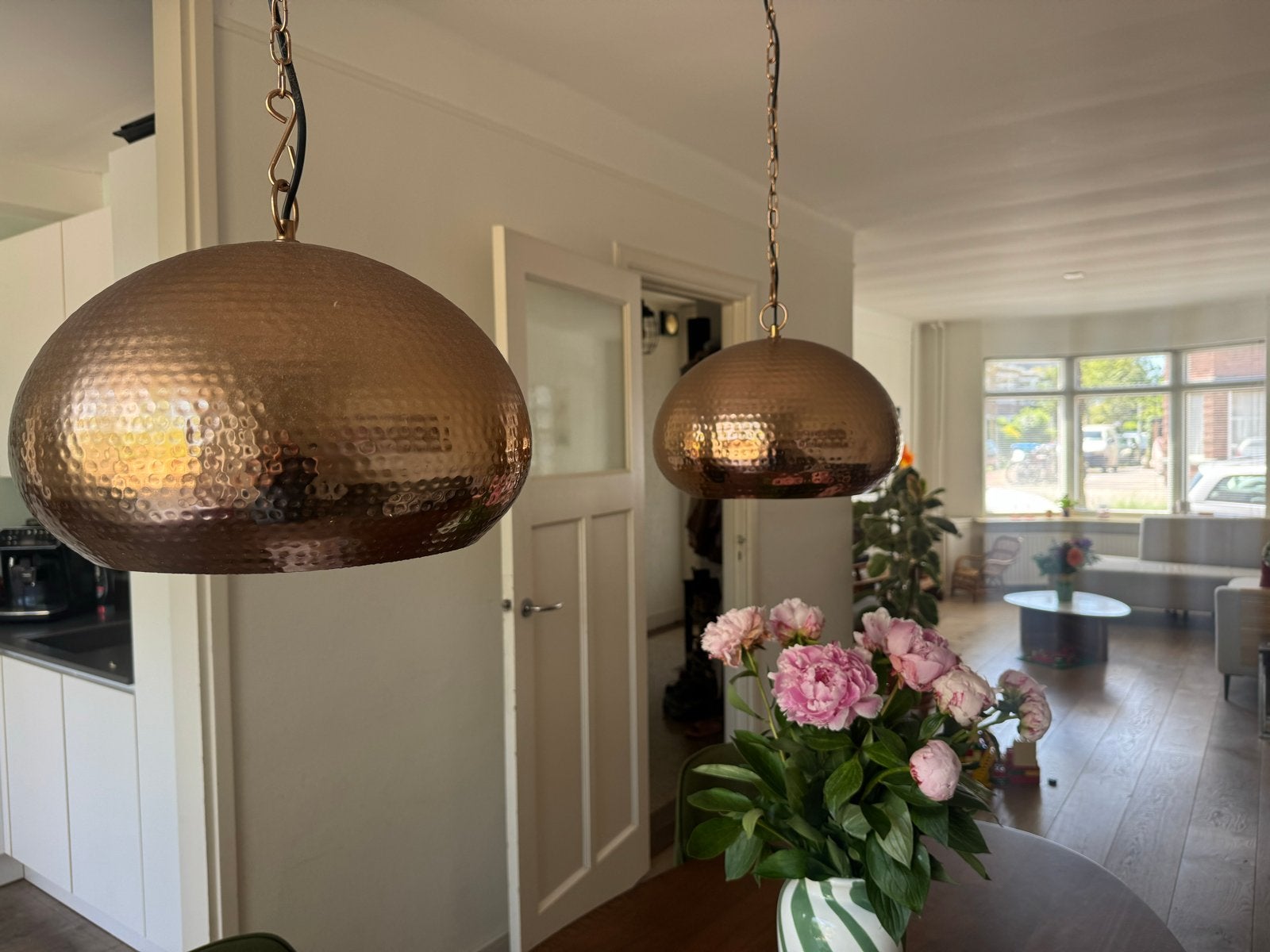 Koperen hanglampen van Zuiver  (2 stuks) - Gehamerd design