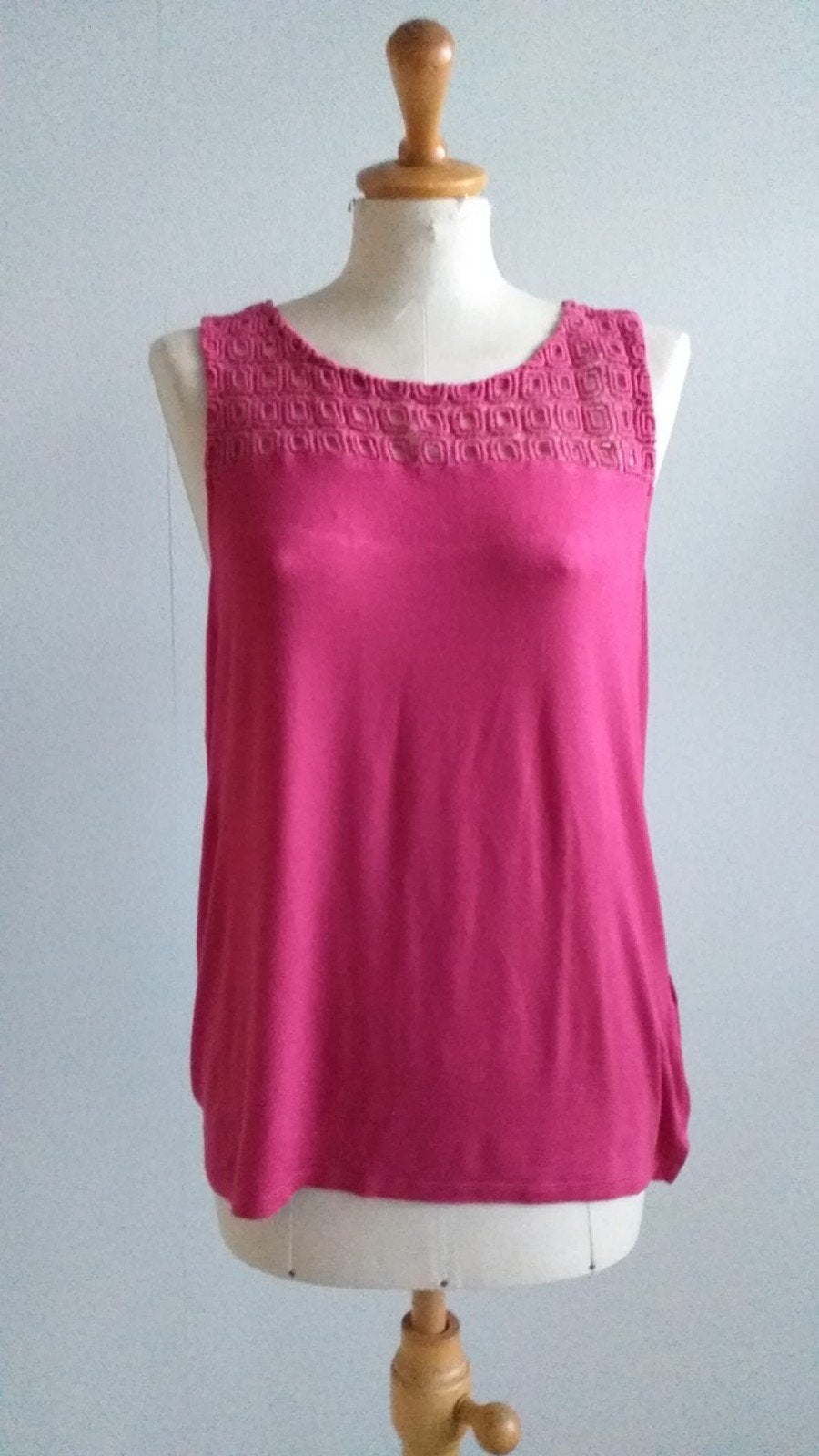 Mouwloze fuchsia top met gehaakte details - Maat M, Maat 38/40 (M), Yessica, Ophalen of Verzenden, Zo goed als nieuw