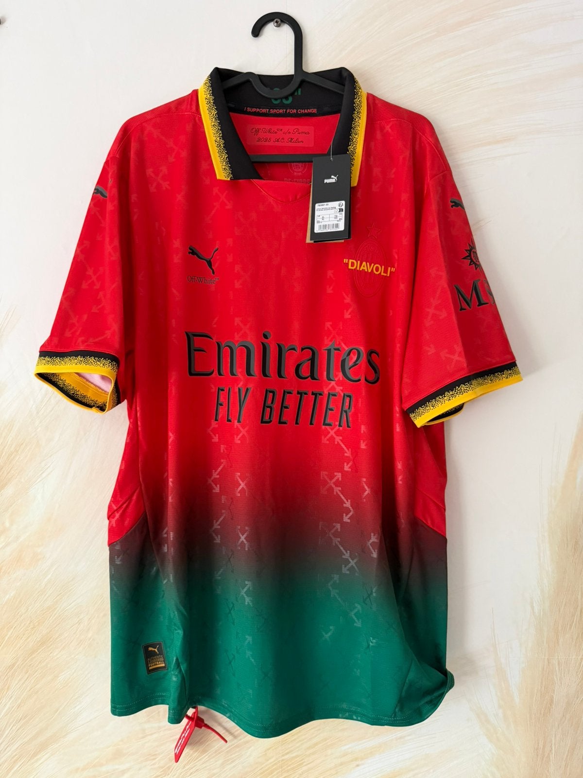 Puma off white ac milan shirt (maat xl) nieuw, Ophalen of Verzenden, Voetbal, Rood, Maat 56/58 (XL)