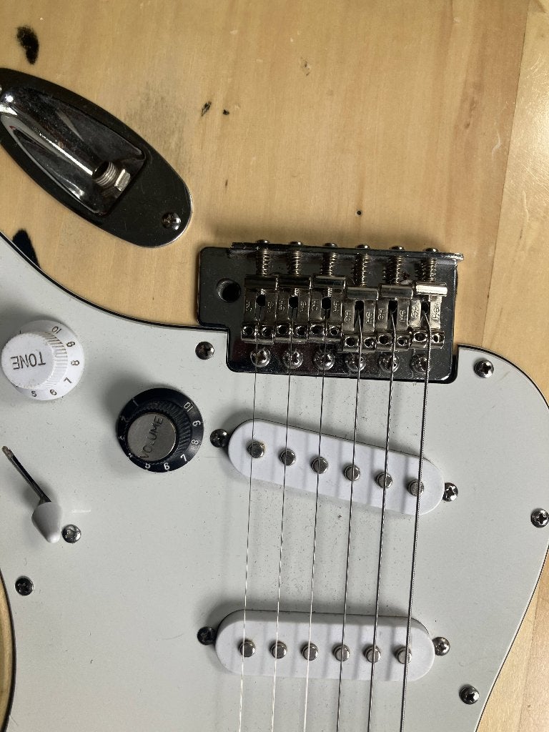 Foto 5 van Elektrische gitaar (strat body, tele hals)