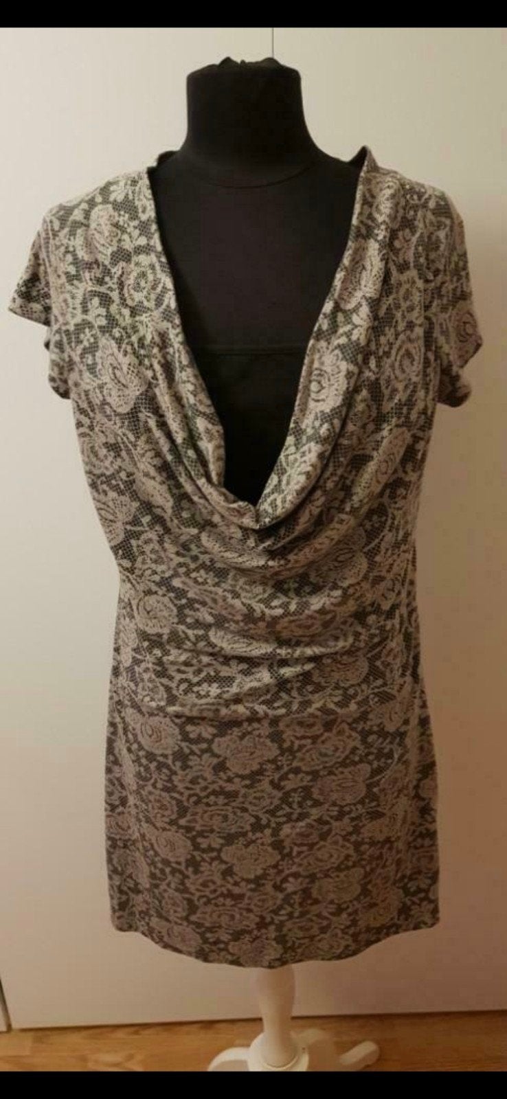 Grijze tuniek met kanten bloemenprint en vast hemdje–maat 42, Kleding | Dames, Ophalen of Verzenden, Maat 42/44 (L)