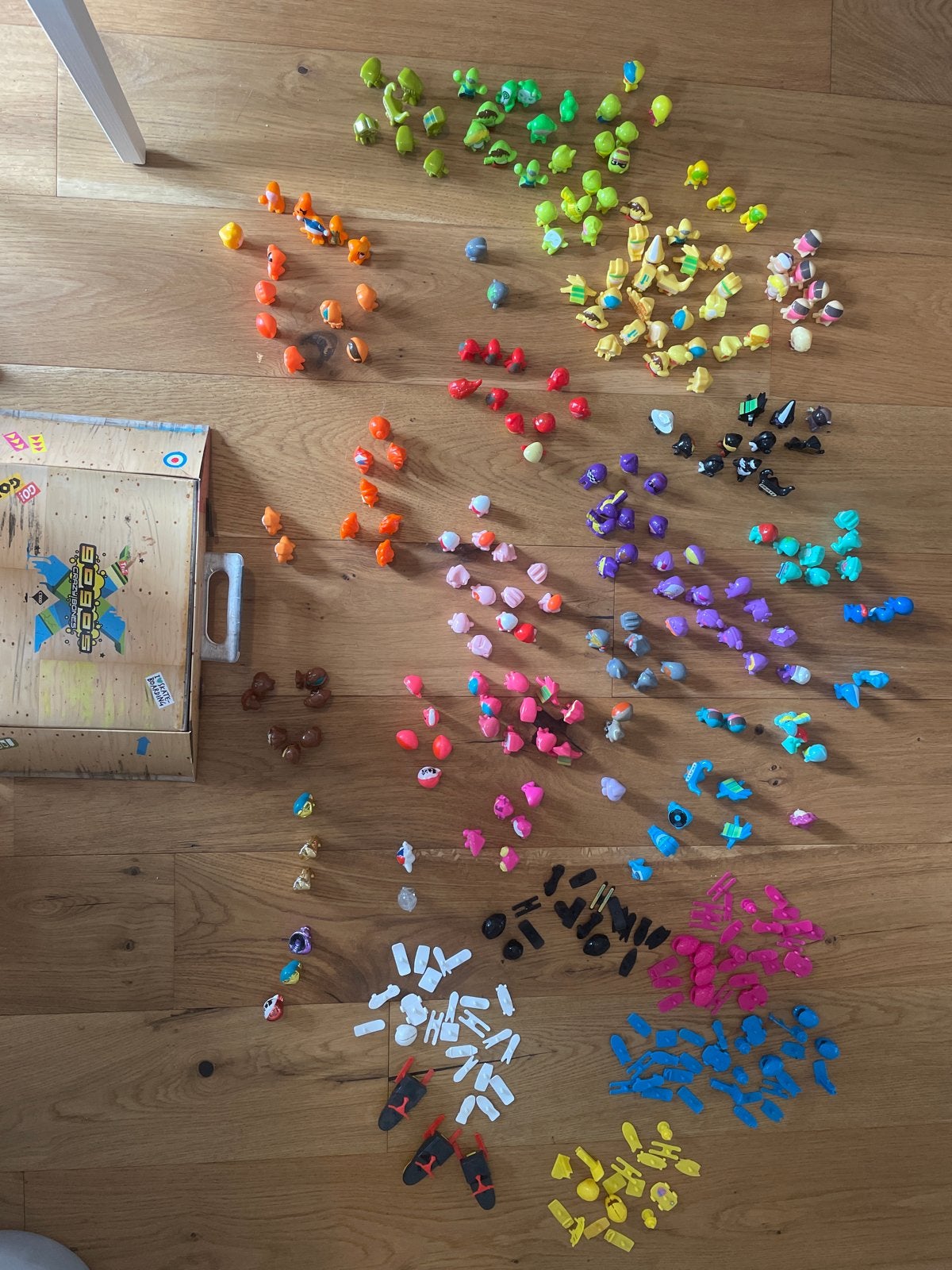 Grote verzameling Gogo's Crazy Bones met bewaarkoffer, Ophalen of Verzenden, Gebruikt