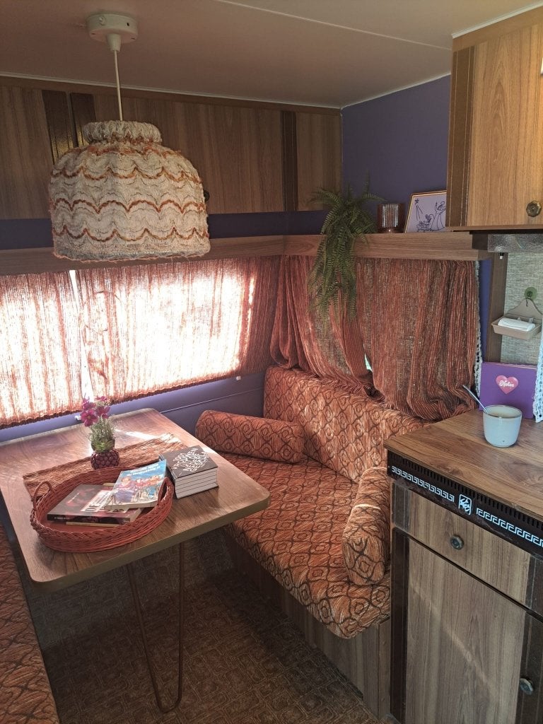 Knaus Komfort Luxe 325 – originele vintage caravan, Caravans en Kamperen, Caravans, 2 aparte bedden, Uitbouw voortent, Kleine zit