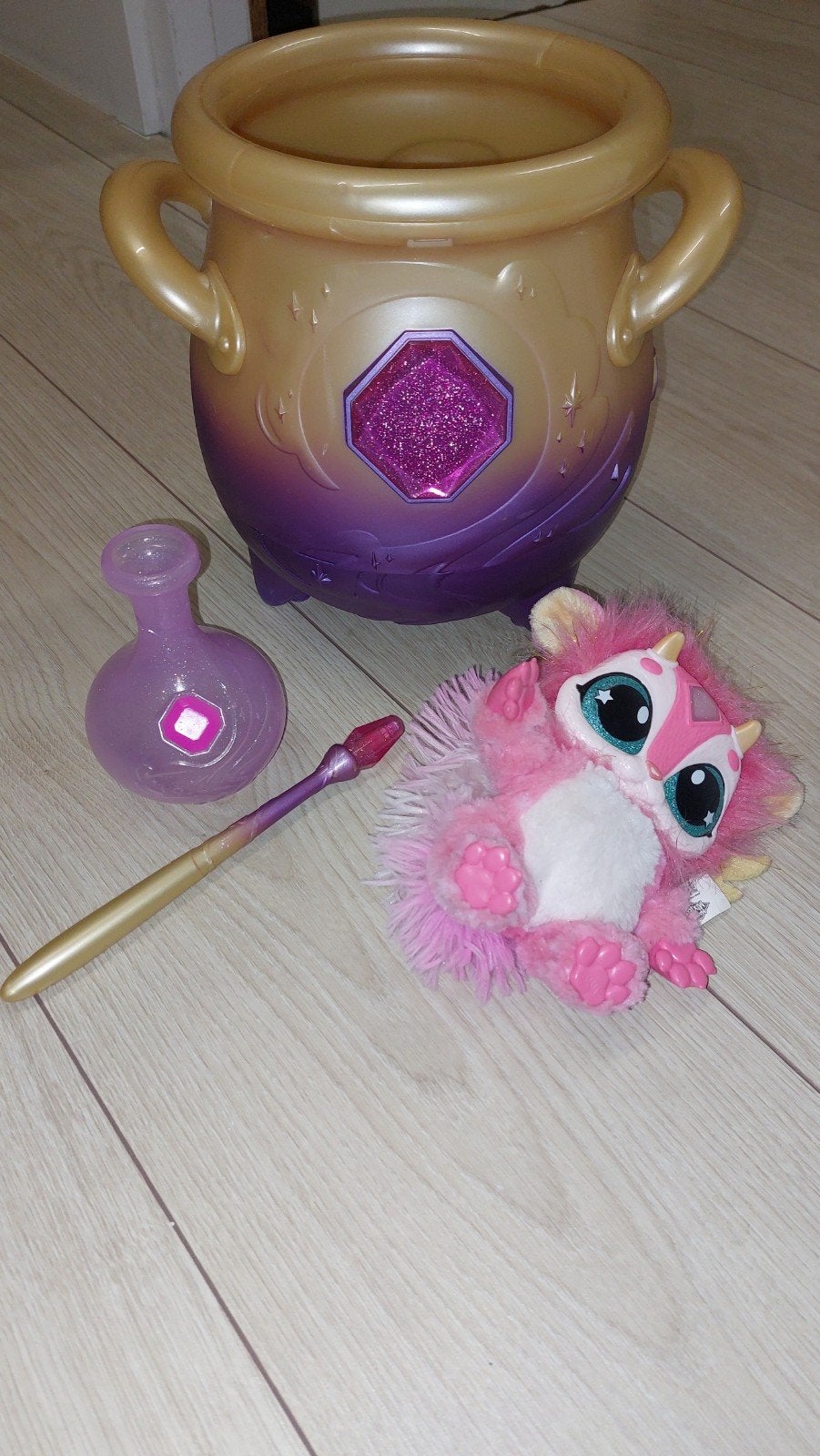 Magic Mixies Magische Ketel met Pluche Dier, Ophalen of Verzenden, Zo goed als nieuw, Jongen of Meisje