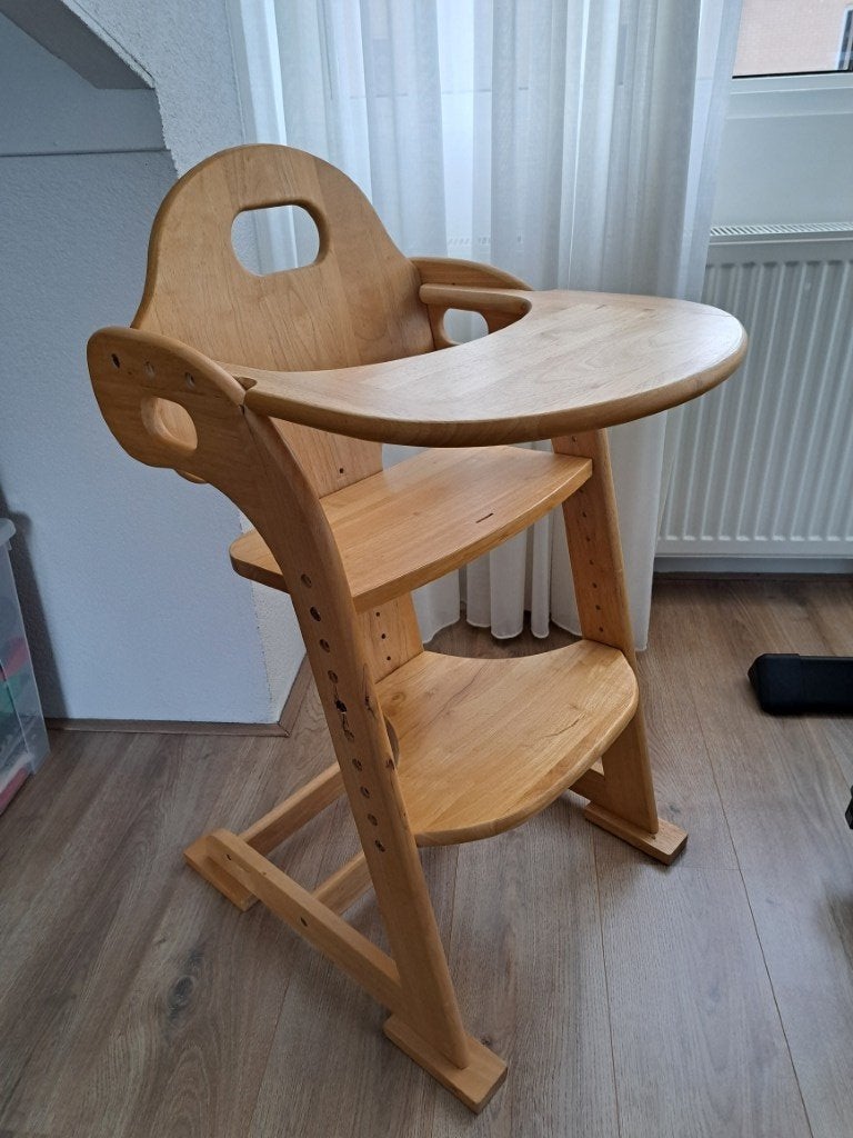 Kinderstoel hout Tiamo meegroei, Kinderen en Baby's, Kinderstoelen, Ophalen, Zo goed als nieuw, Meegroeistoel, Afneembaar eetblad