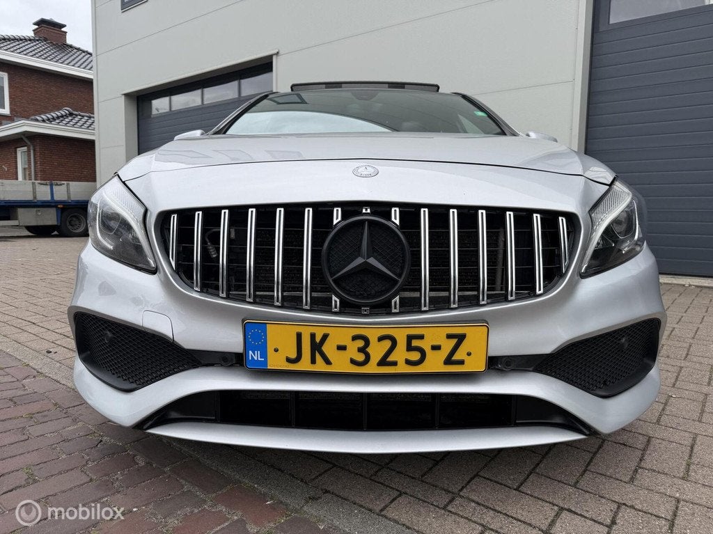 Mercedes A-klasse 180 AMG Night Edition Plus Pano, Auto's, Gebruikt, 4 cilinders, 122 pk, 19 km/l
