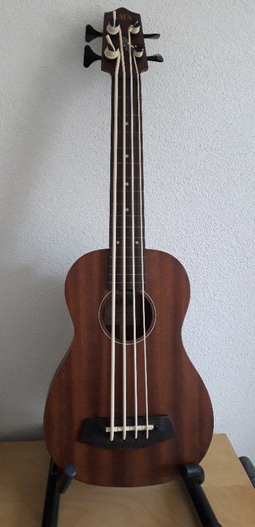 KALA U-bass, Muziek en Instrumenten, Ophalen of Verzenden, Zo goed als nieuw, Semi-akoestisch, Fretloos