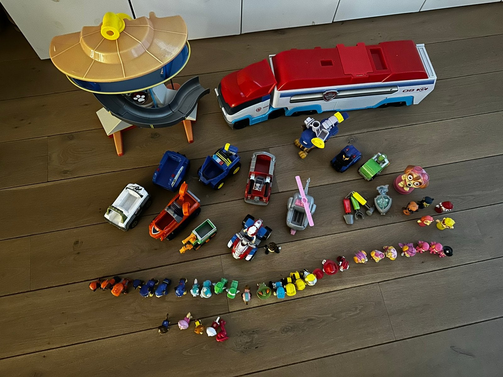 Grote Paw Patrol collectie: uitkijk, bus, wagens en 20+ popp, Ophalen, Gebruikt, Jongen of Meisje
