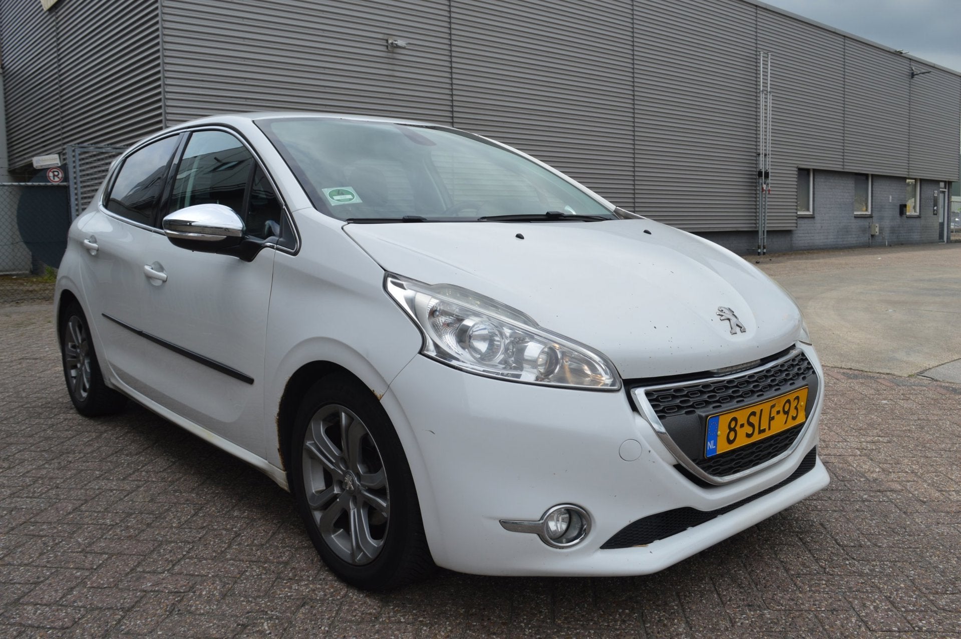 Peugeot 208 1.6 e-HDi Allure bj13 airco elec pak, Auto's, Peugeot, Voorwielaandrijving, Euro 5, Stof, Gebruikt