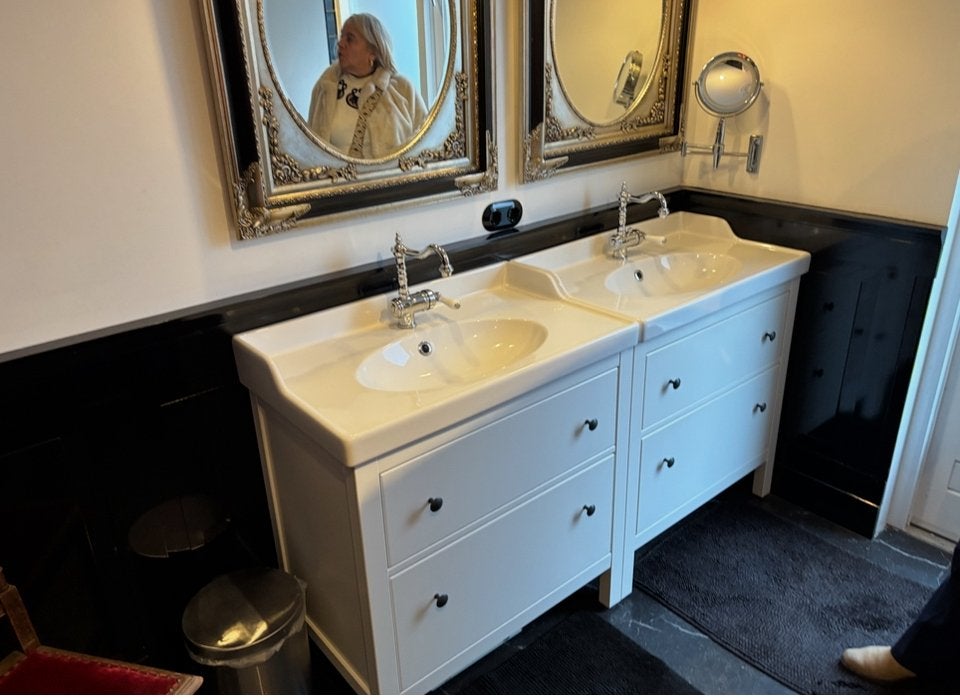 2 wastafels met kastjes en jranen, Huis en Inrichting, Badkamer | Badkamermeubels, Minder dan 100 cm, Wasbak of Wastafel, 25 tot 50 cm