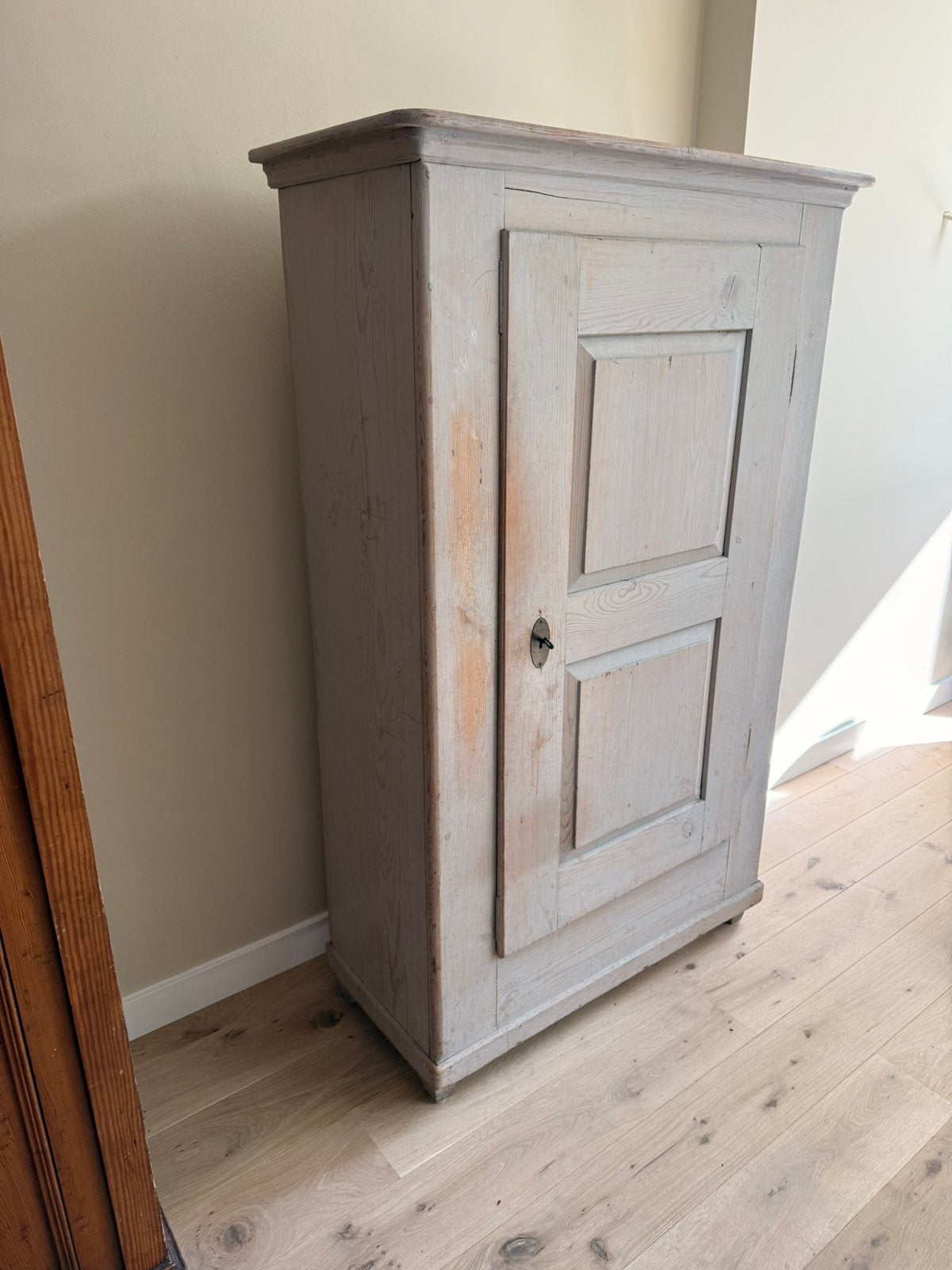 Brocante kast white wash grijs met drie legplanken, Ophalen, Zo goed als nieuw, 25 tot 50 cm, 50 tot 100 cm