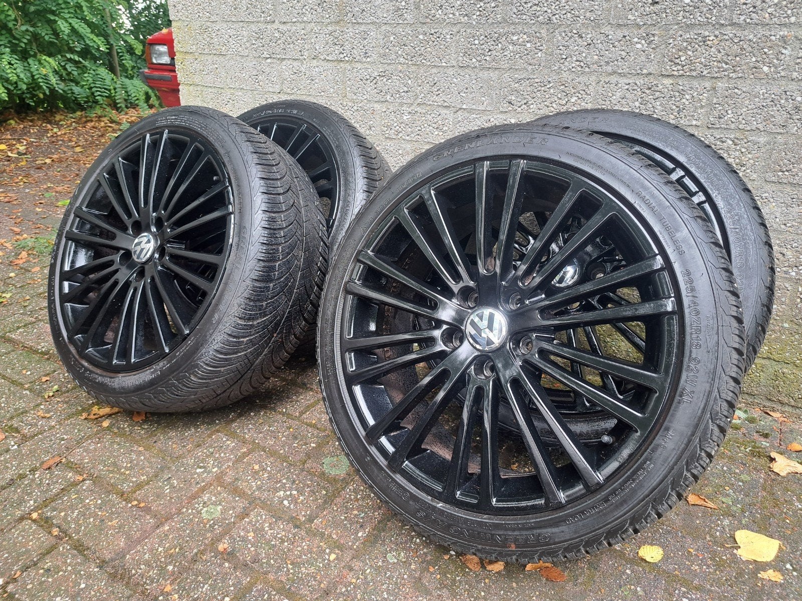 VW Sportvelgen met banden 225 40 18 inch, Auto-onderdelen, Banden en Velgen, 18 inch, Gebruikt, Banden en Velgen, Ophalen of Verzenden