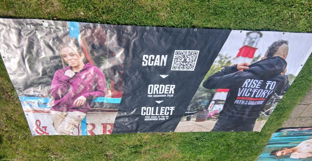 5 enorme Defqon.1 banners met zeilringen, Ophalen