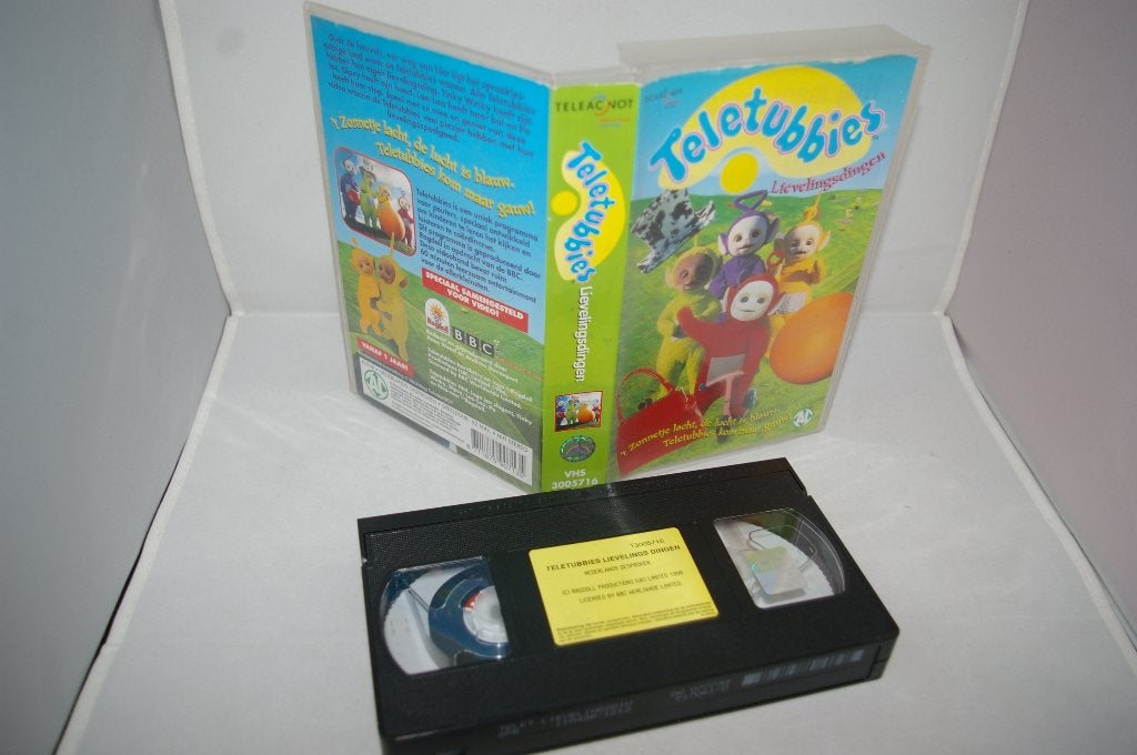 Twee kinder videobanden en Sesamstraat boek., Cd's en Dvd's, VHS | Kinderen en Jeugd, Alle leeftijden, Ophalen of Verzenden
