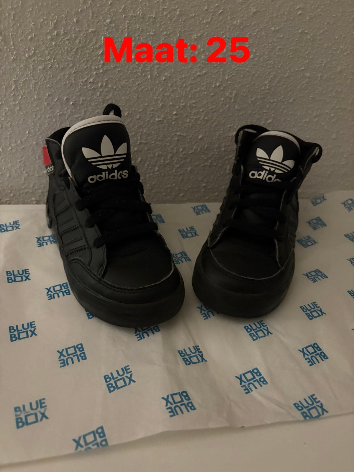 Adidas sneakers maat 25 - Zwart met wit logo, Ophalen of Verzenden, Gebruikt, Jongen of Meisje, Schoenen