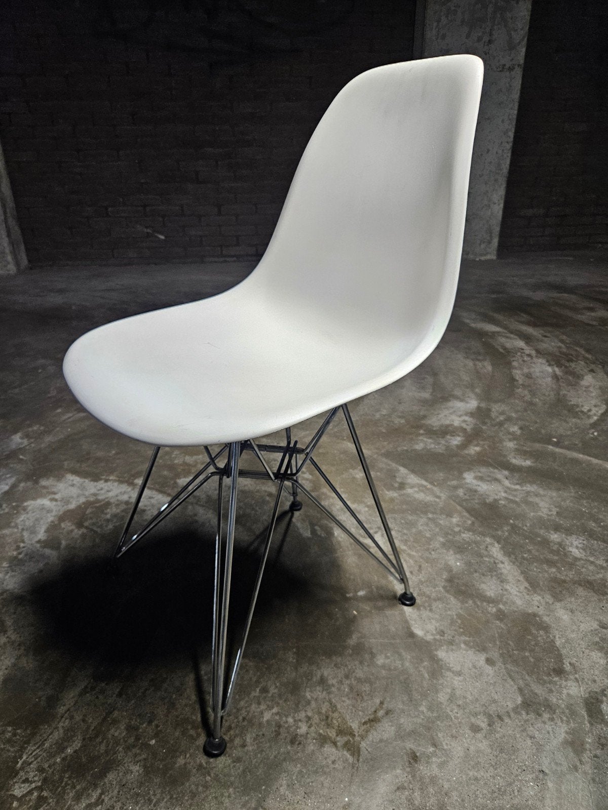 Originele Vitra Eames Plastic Side Chair DSW Wit, Huis en Inrichting, Stoelen, Gebruikt, Wit, Eén, Metaal