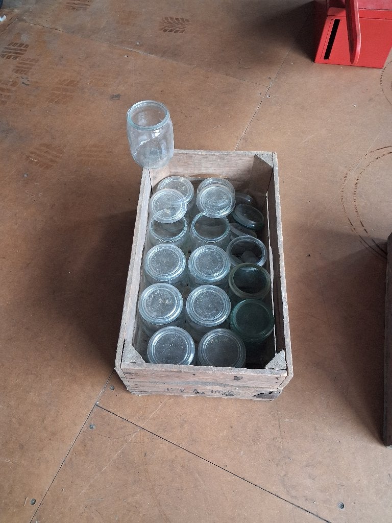 Oude Weckpotten ongeveer 24 stuks in houten kisten . Vintage, Ophalen, Gebruikt, Glas, Pot, Bus of Blik