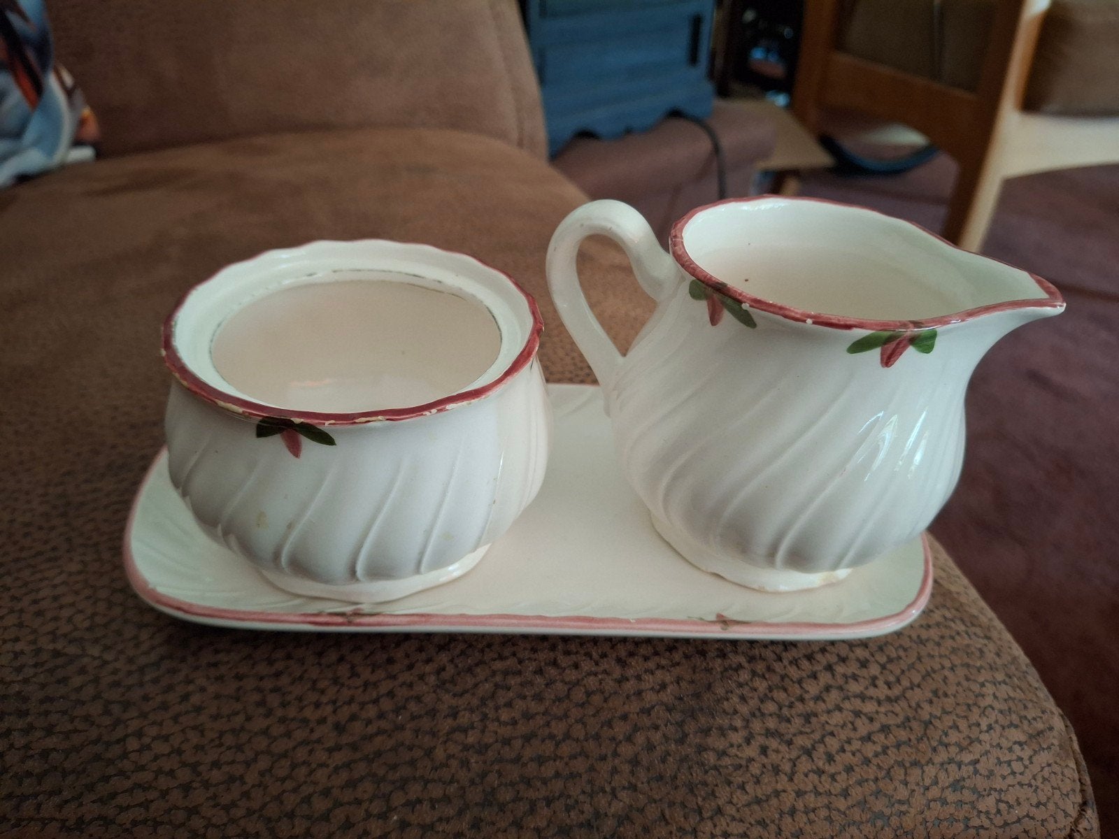 Oud roomstelletje met suikerpot en melkkan op dienblad, Ophalen of Verzenden