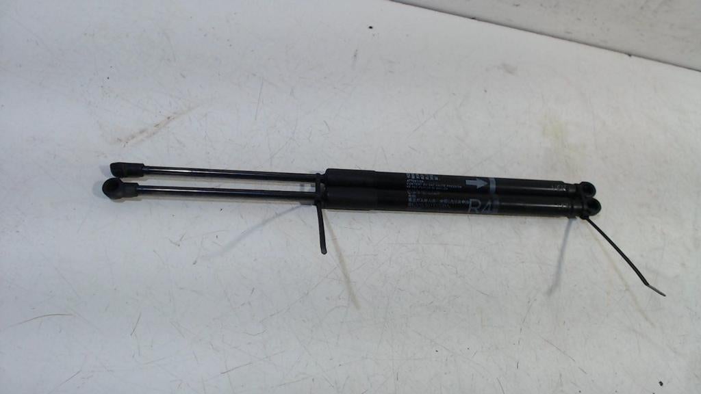 Gasdrukveerset achter Toyota Yaris, Onderdelen@venauto.nl, Van der Ven Autorecycling B.V., Gebruikt, Ettenseweg 76, 4706 PB Roosendaal, The Netherlands