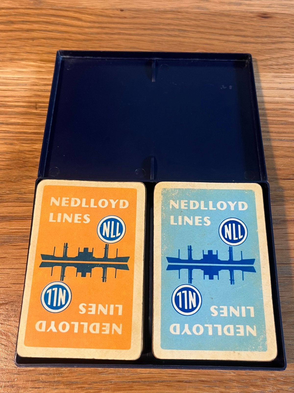 Vintage Neddloyd Lines speelkaarten – 2 sets in cassette, Verzamelen, Verzenden, Gebruikt, Speelkaart(en)