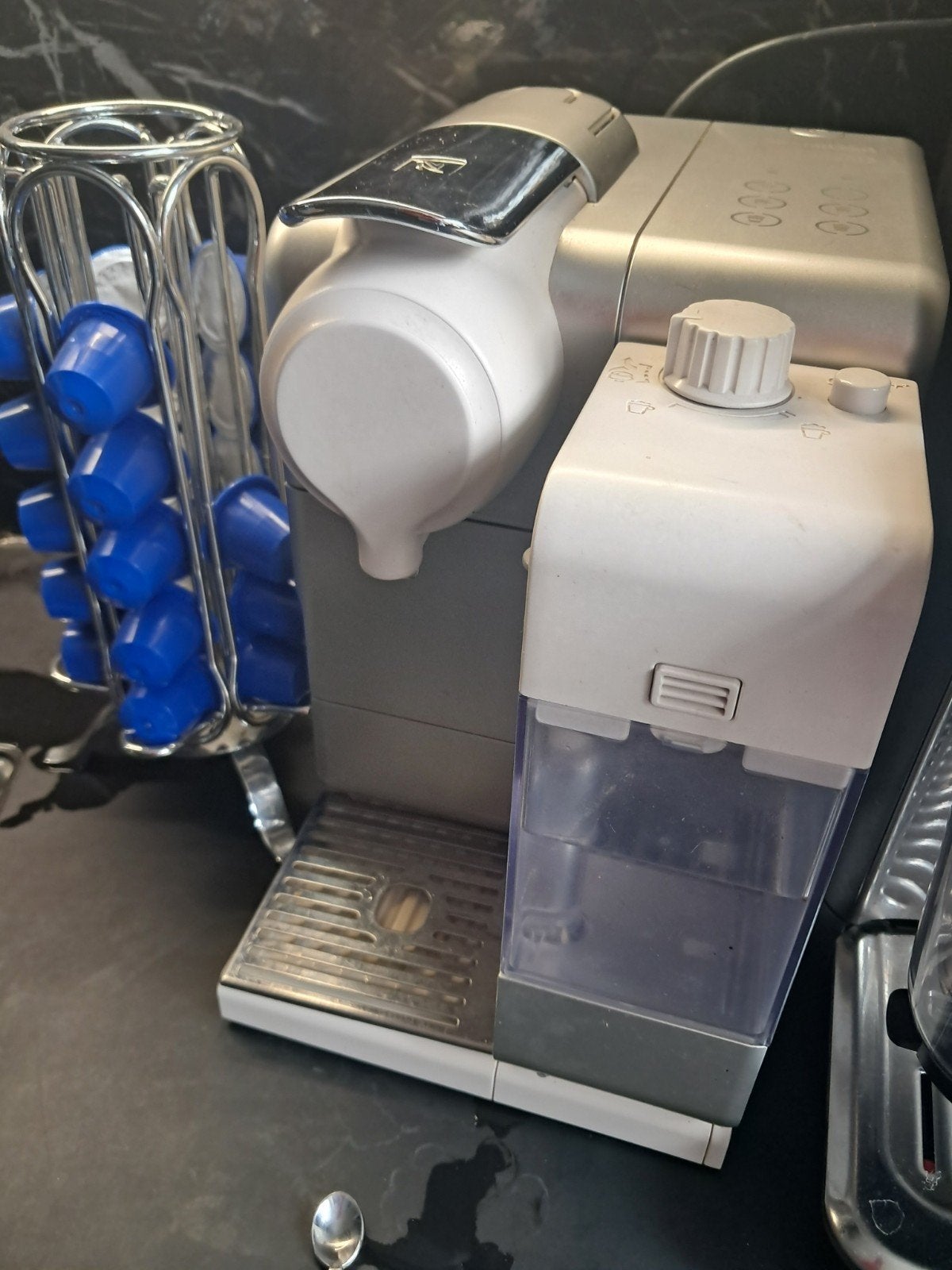 Nespresso koffiemachine met capsulehouder, Gebruikt, Koffiemachine, Ophalen of Verzenden, 1 kopje