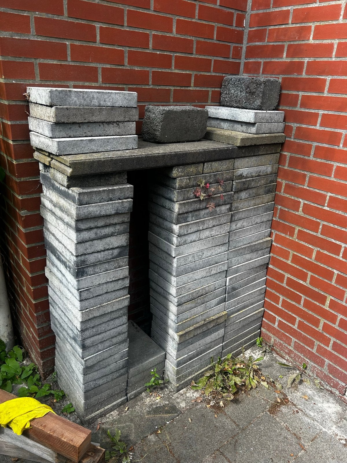 80 betontegels gratis af te halen, Tuin en Terras, Ophalen, Gebruikt, 10 m² of meer, Beton