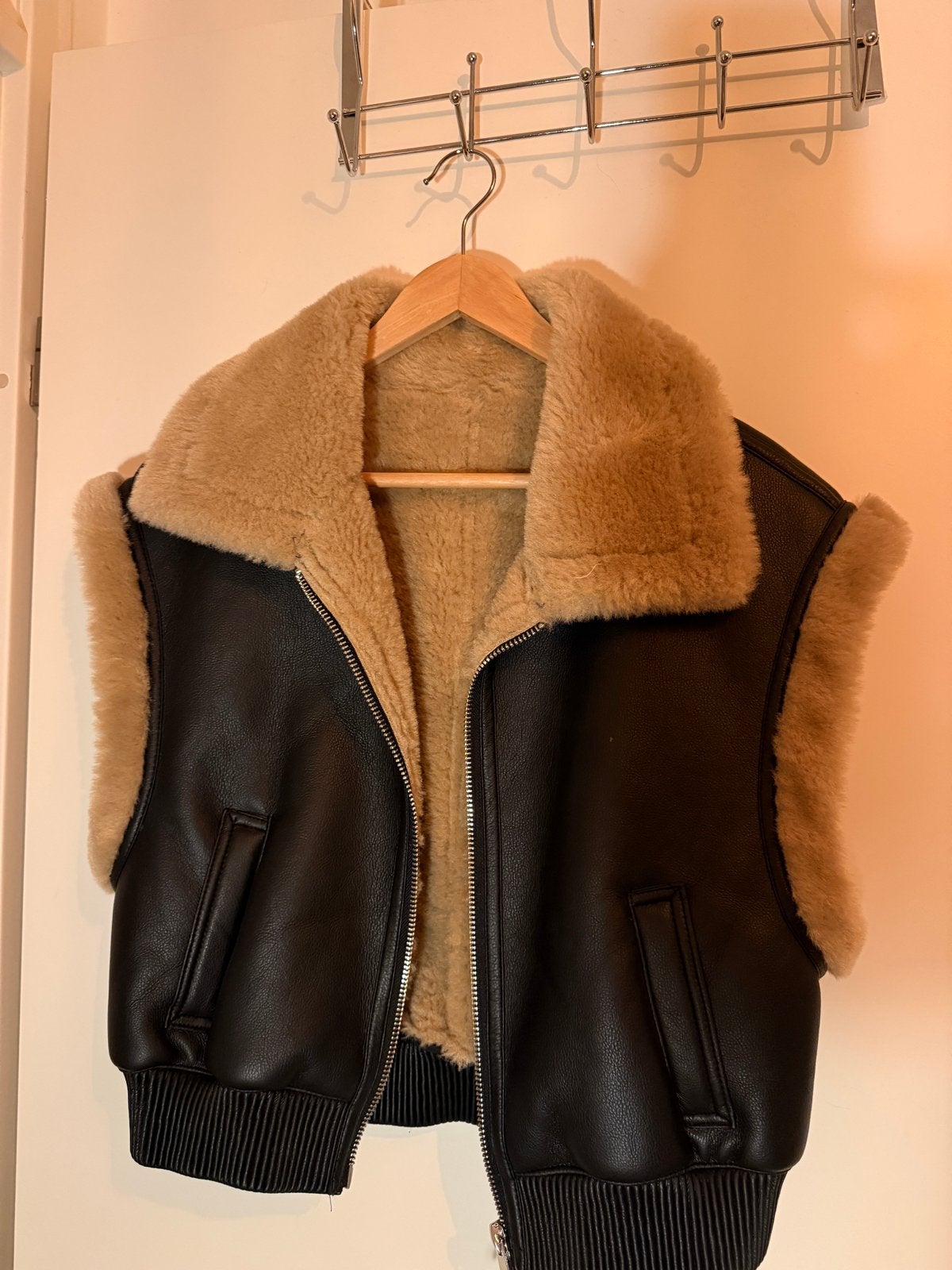 MNG  Gilet met Bont - Maat M, Ophalen of Verzenden, Nieuw, Maat 38/40 (M), Zwart