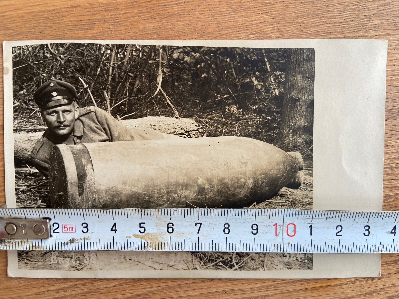 Or Duutse foto WO1 sold met dikke bom / granaat, Verzamelen, Verzenden, Duitsland, Foto of Poster