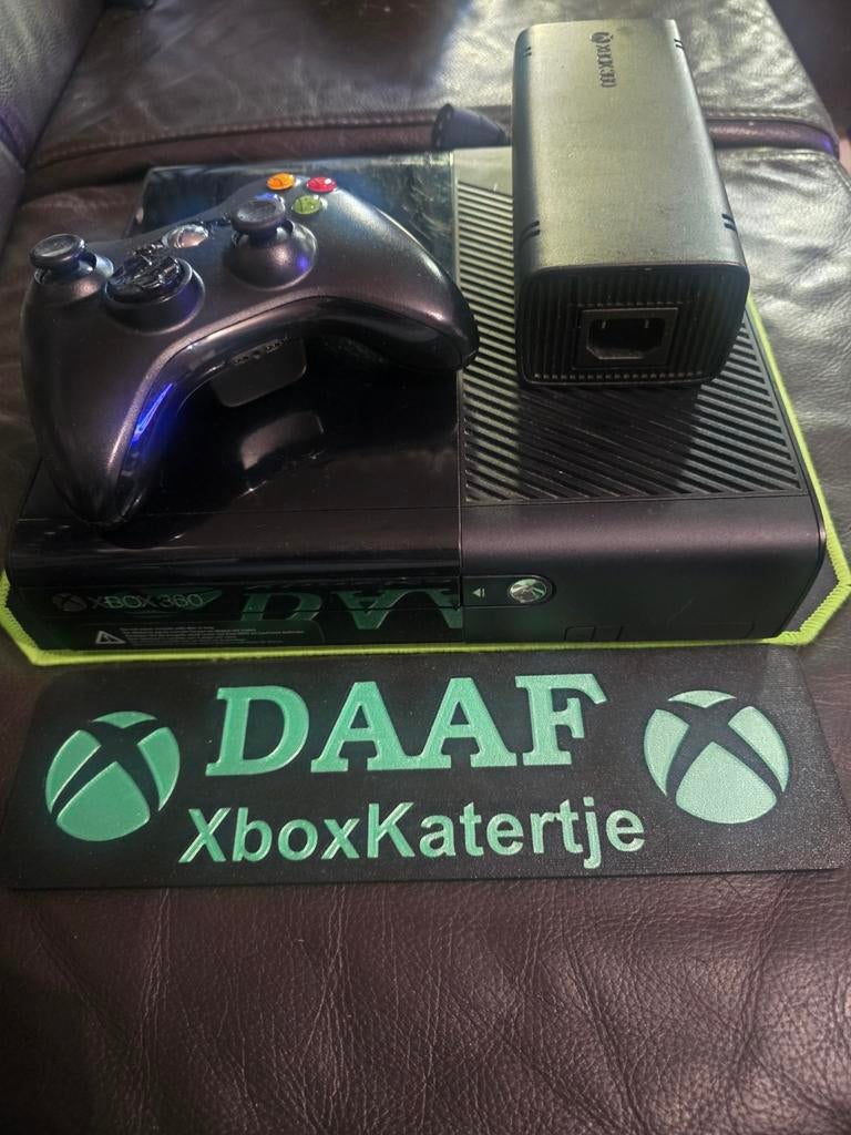 Xbox 360 E, 250gb, 1 controller, power supply., Spelcomputers en Games, Spelcomputers | Xbox 360, 360 E, Ophalen of Verzenden
