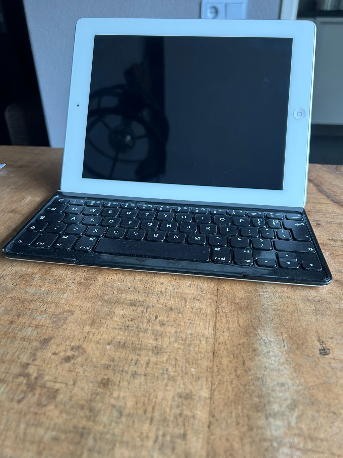 Universele logitech Toetsenbord voor tablet o.a. ipad, Gebruikt, 2 tot 3 Ghz, 13 inch, Ophalen