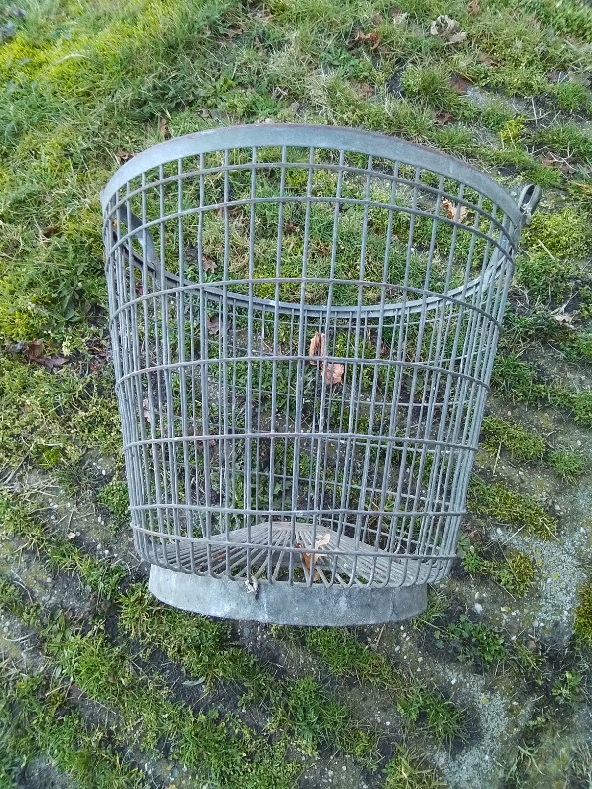 2 x Grote metalen mand - Vintage/Industriële stijl, Met handvatten, Gebruikt, Mand, Rond