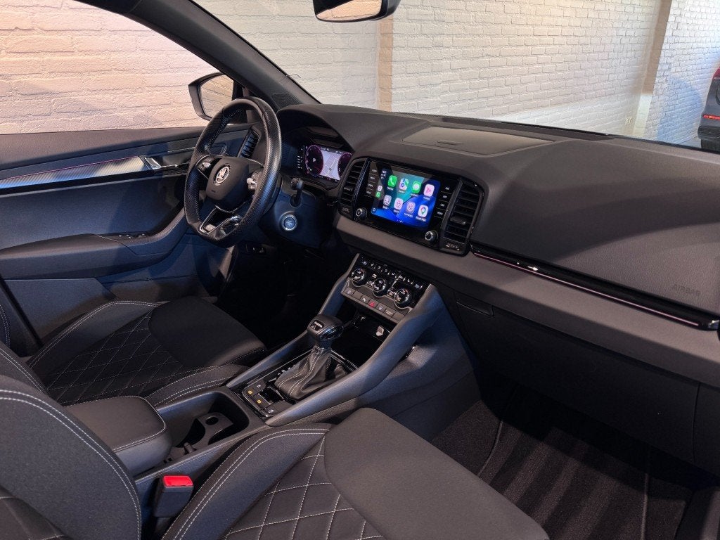Skoda KAROQ 1.5 TSI Sportline Business Pano DCC Trekhaak ACC, Automaat, 4 cilinders, Karoq, Bedrijf