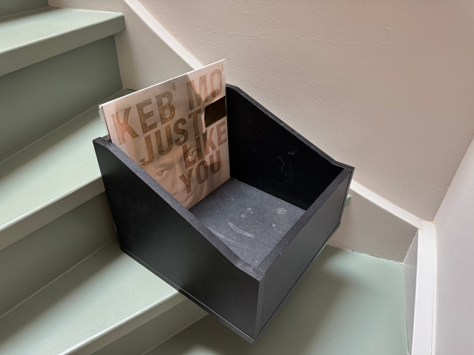 Zwarte platenbak / LP houder voor vinyl – 35,5 cm breed, Cd's en Dvd's, Vinyl | Overige Vinyl, Ophalen of Verzenden, Zo goed als nieuw