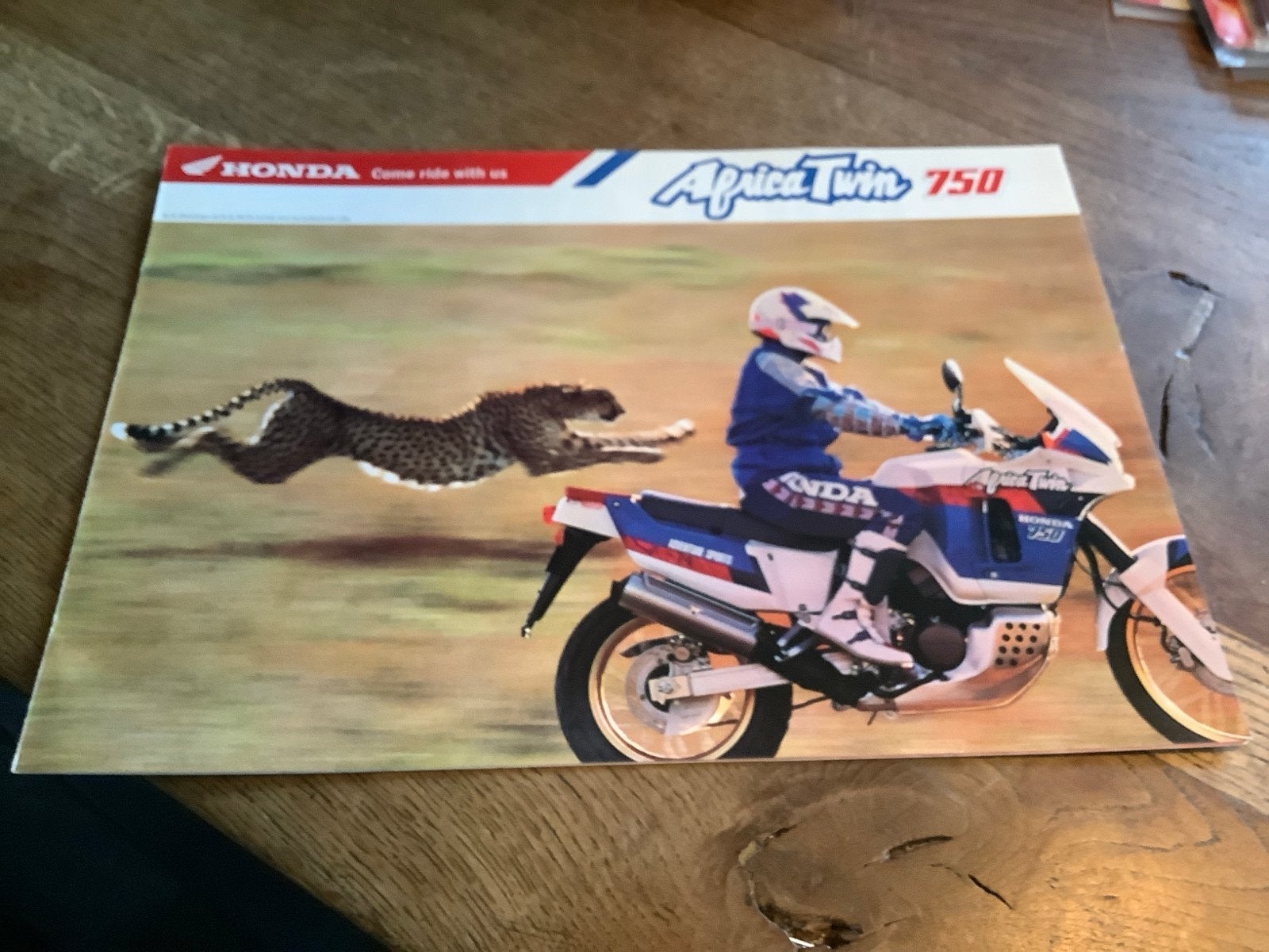 Honda Africa Twin 750 brochure/ folder        ( 25), Verzenden, Honda