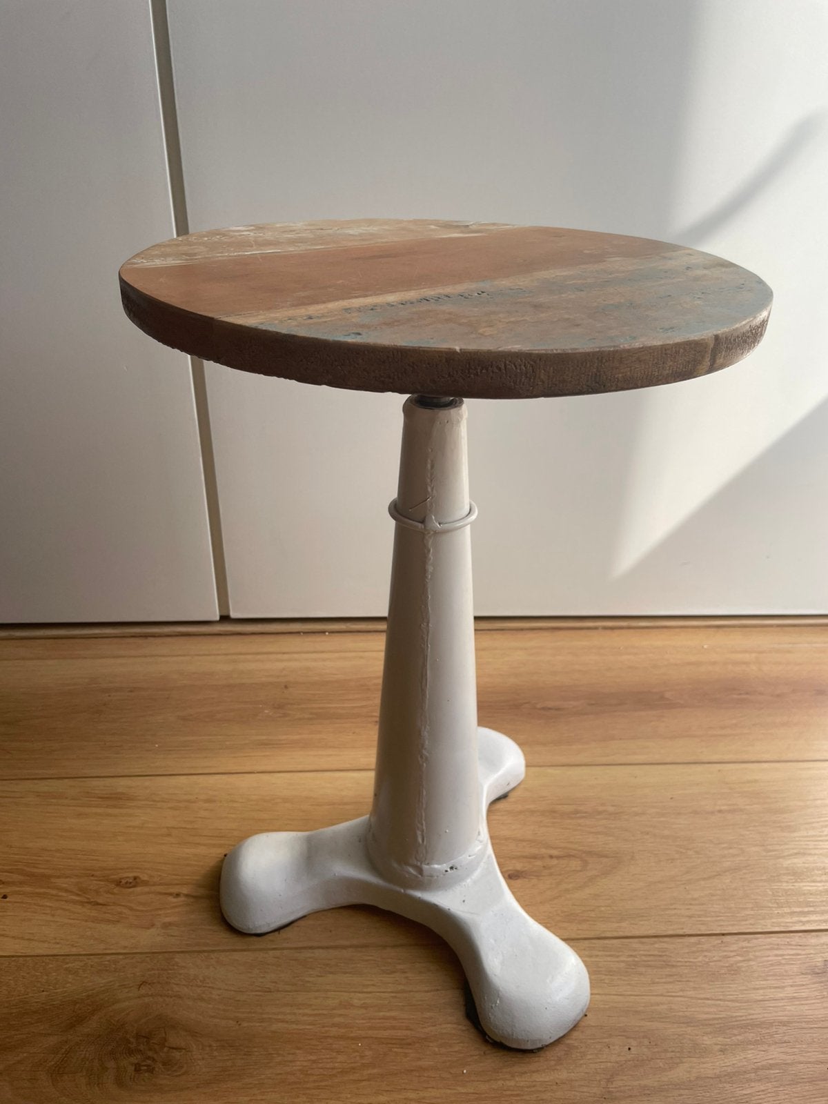 Houten krukje met metalen frame, Ophalen, In hoogte verstelbaar, Zo goed als nieuw, Hout