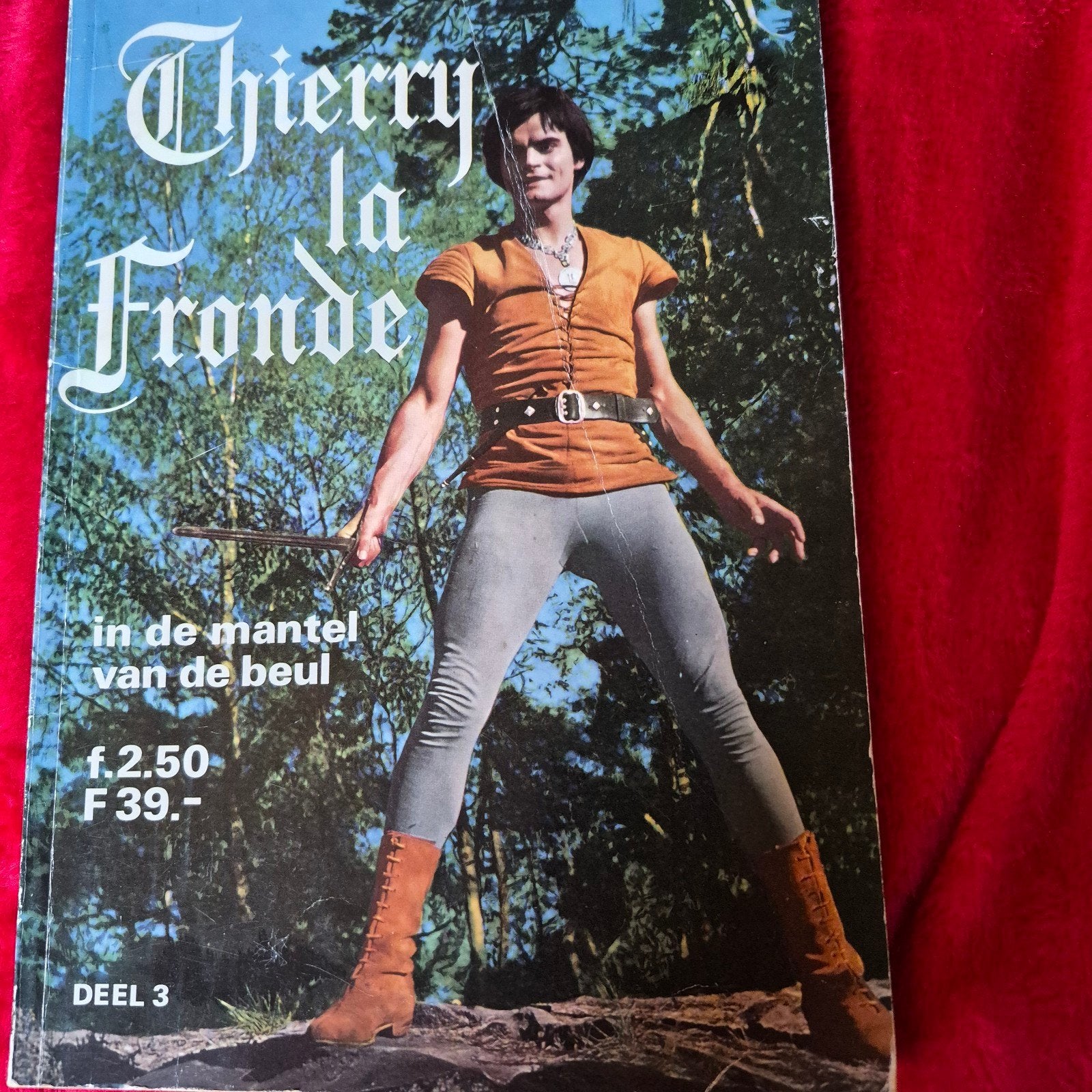 Vintage Thierry la Fronde Boek – Deel 3: In de mantel van de, Ophalen of Verzenden, Gelezen, Film- of Tv-bewerking