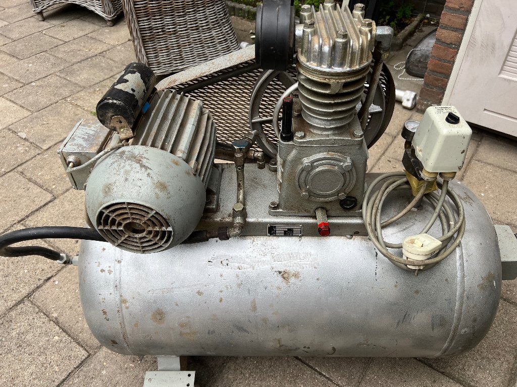 Compressor, Doe-het-zelf en Verbouw, Compressors, Gebruikt, 10 bar of meer, 25 tot 100 liter, 200 tot 400 liter/min, Geluidgedempt