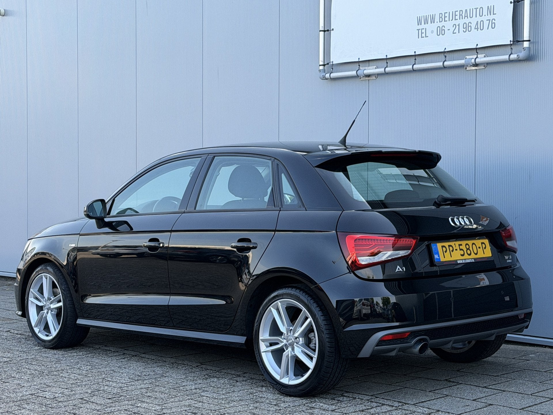 Audi A1 Sportback 1.0 TFSI Sport S line Edition Navigatie/17, Voorwielaandrijving, Stof, Euro 6, 4 stoelen