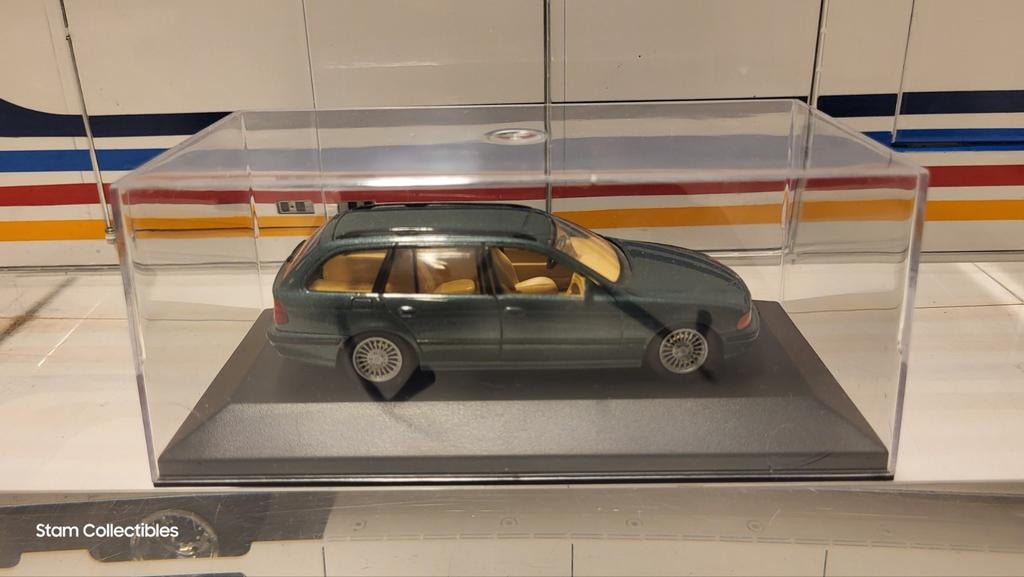Schuco BMW E39 5-Serie Touring Green Metallic, Hobby en Vrije tijd, Modelauto's | 1:43, Auto, Ophalen of Verzenden, Zo goed als nieuw