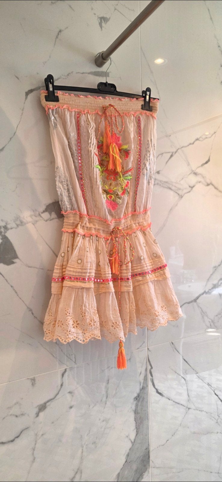 Gado Gado ibiza strapless jurkje met borduursels en kwastjes, Kleding | Dames, Jurken, Gado Gado, Ophalen of Verzenden, Zo goed als nieuw
