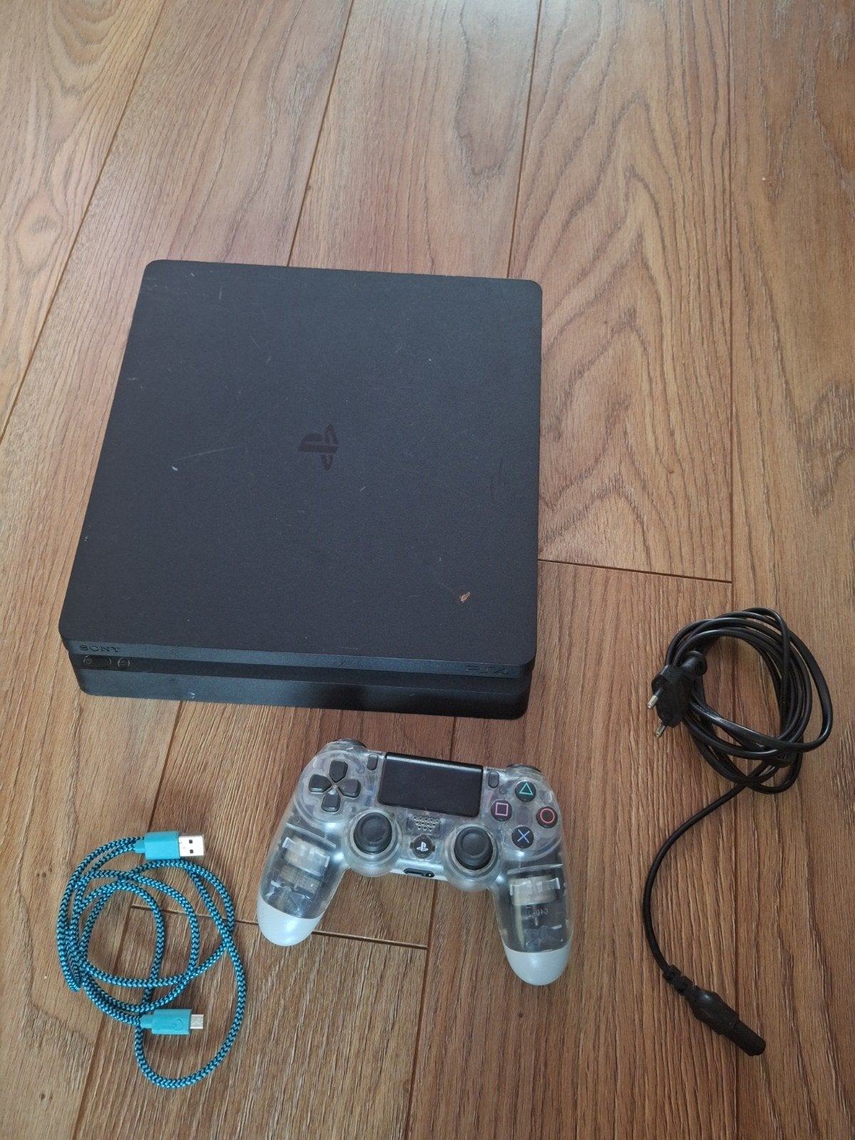 PlayStation 4 Slim 1TB met controller en kabels, S, 1 speler, Ophalen of Verzenden, Zo goed als nieuw