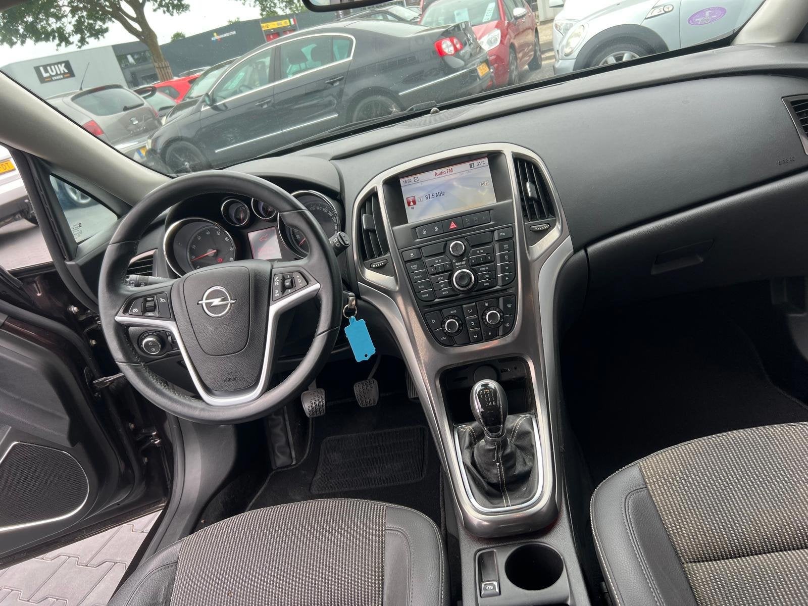 Opel Astra Sports Tourer 1.4 TURBO COSMO BJ012 TREKHAAK, Voorwielaandrijving, Euro 5, Parkeersensor, Gebruikt