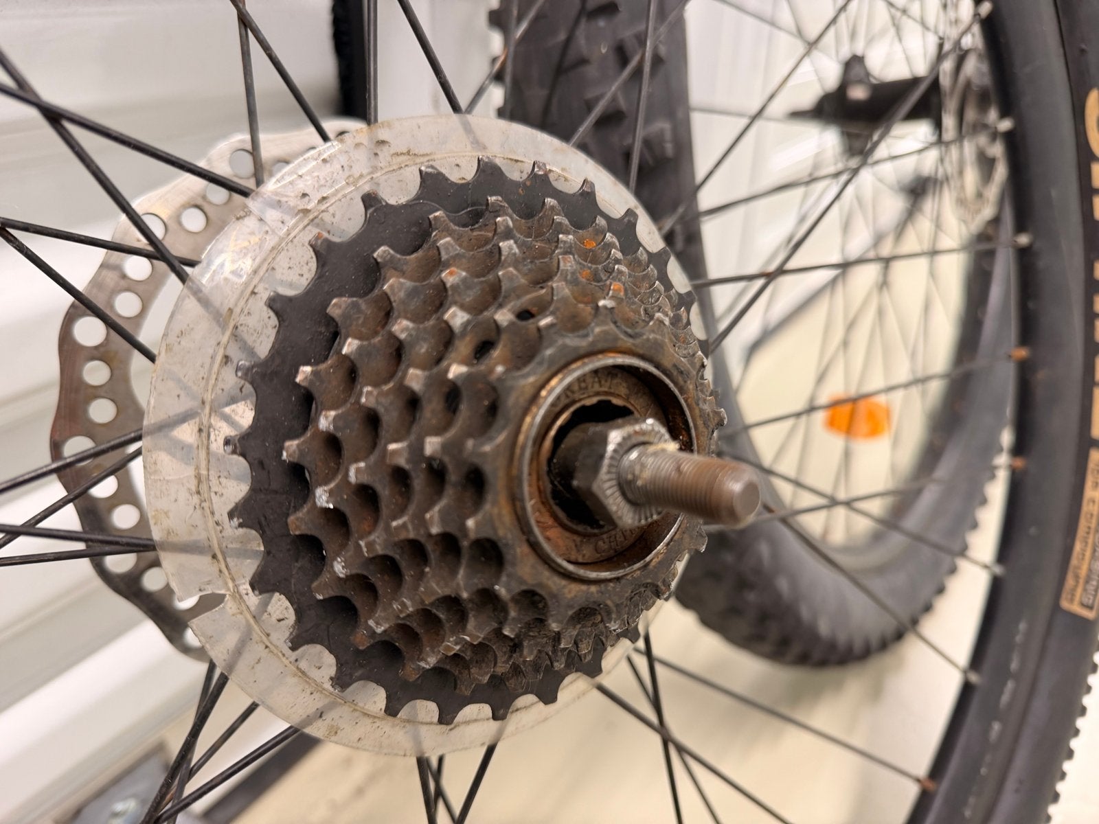 26 inch fietswielen met 7-speed cassette en remschijven, Ophalen, Gebruikt, Wiel