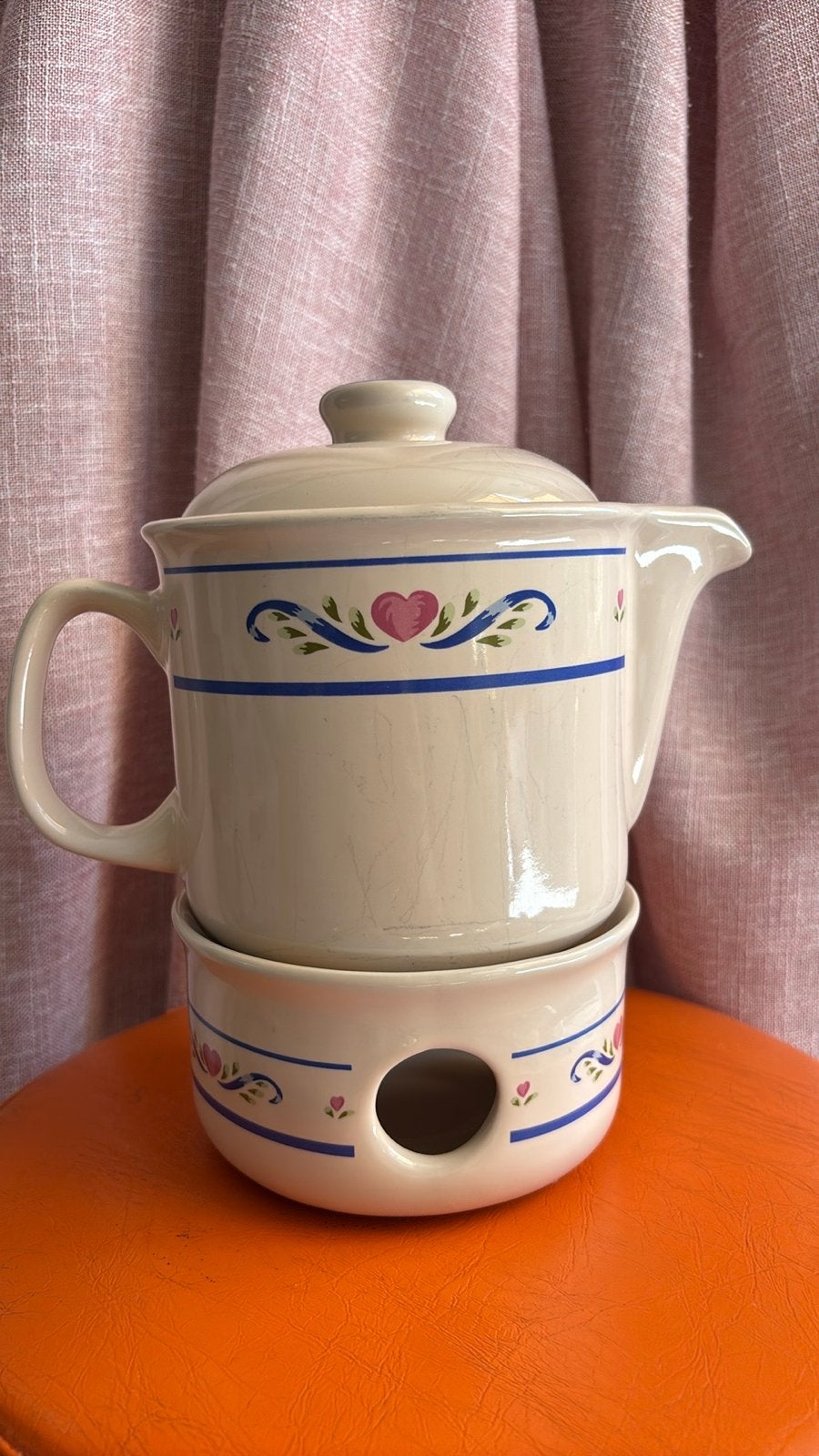 Vintage theepot met theelichtje - crème met hartjes, Theepot/fluitketel, Gebruikt, Ophalen of Verzenden, Steen/keramiek
